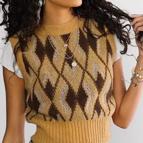 Brown and Tan Argyle Knit Sweater Vest • Size: XL - Picture 6 of 14